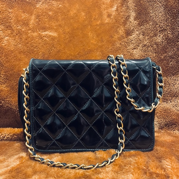 🖤🖤VINTAGE CHANEL🖤🖤 Beautiful Crossbody Torn Strap - Picture 7 of 8